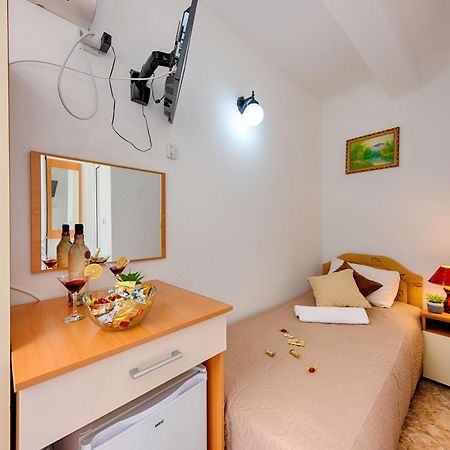 Hotel Dana ชานจ์ ภายนอก รูปภาพ