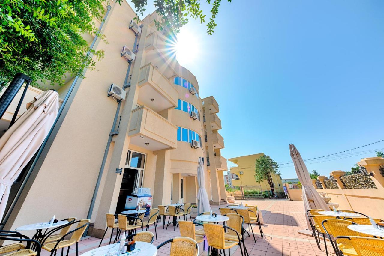 Hotel Dana ชานจ์ ภายนอก รูปภาพ