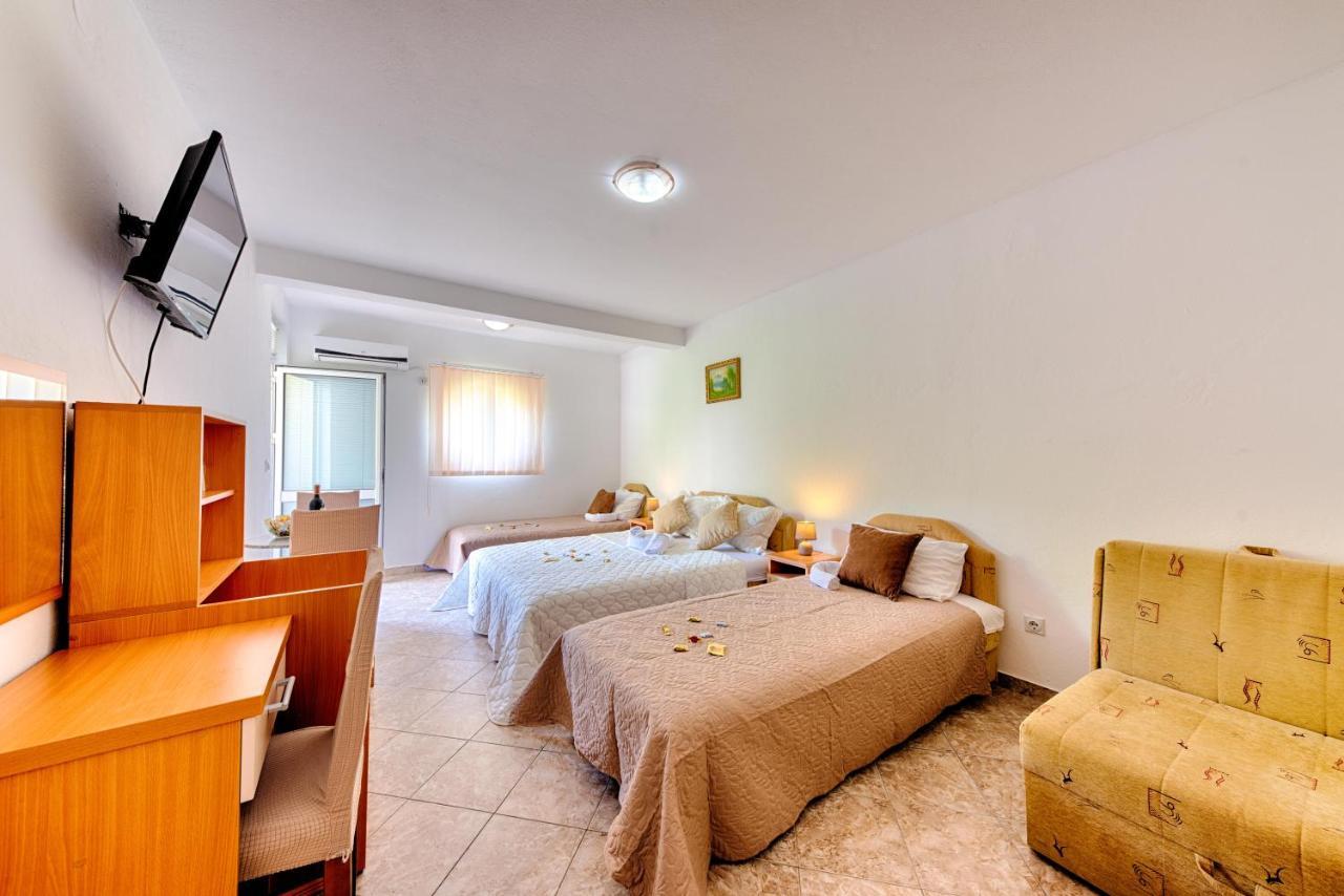 Hotel Dana ชานจ์ ภายนอก รูปภาพ