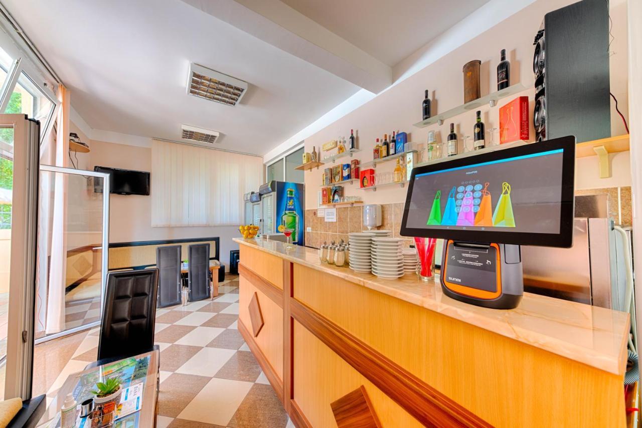 Hotel Dana ชานจ์ ภายนอก รูปภาพ