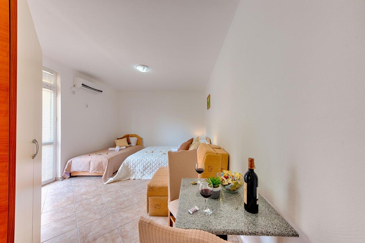Hotel Dana ชานจ์ ภายนอก รูปภาพ