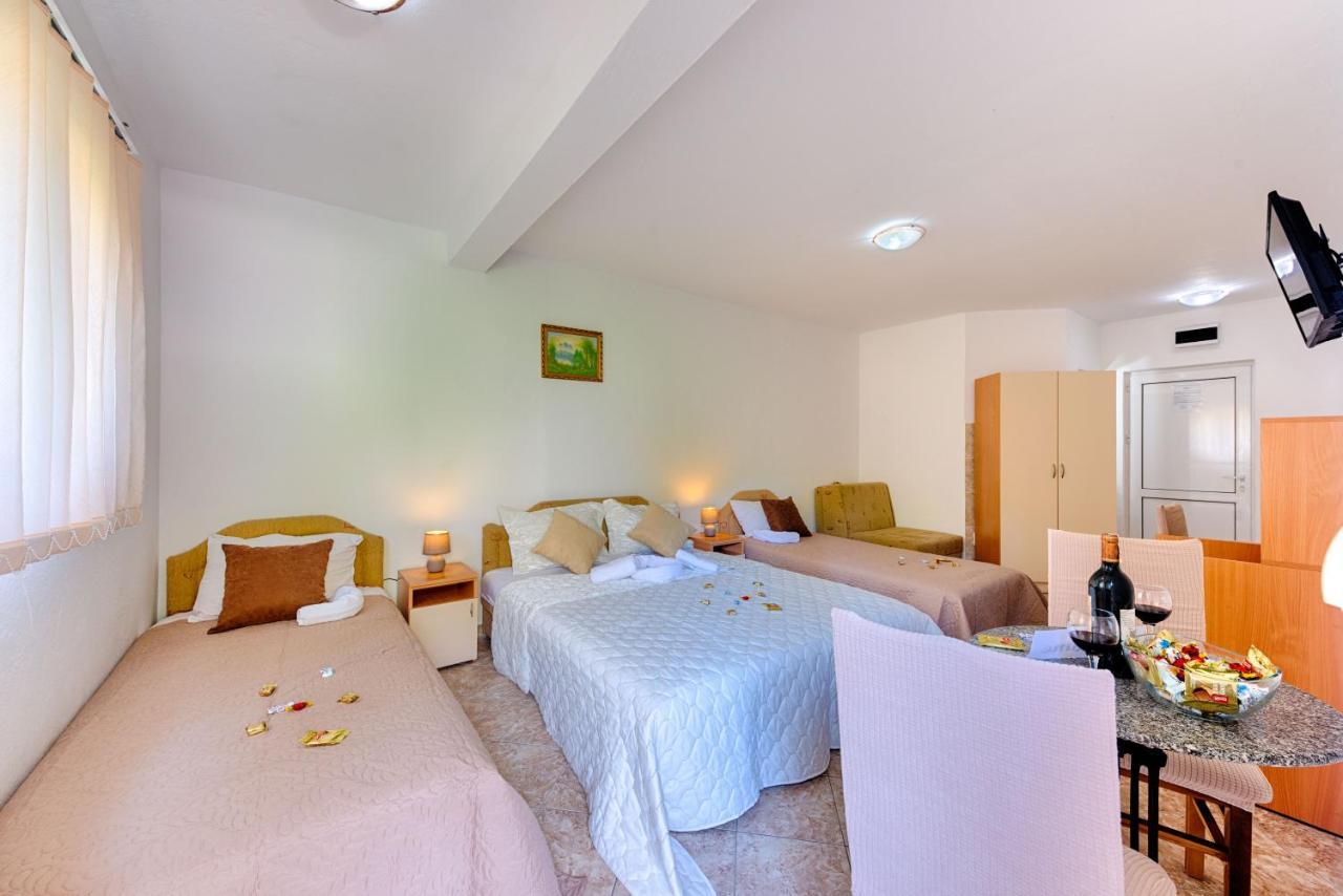Hotel Dana ชานจ์ ภายนอก รูปภาพ